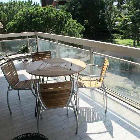 Les Charmilles Apartment *